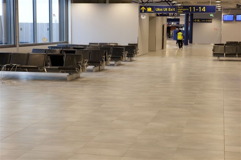 Oulun lentokenttä - laattalattia - liikenneasemien lattiamateriaali - ABL-Laatat